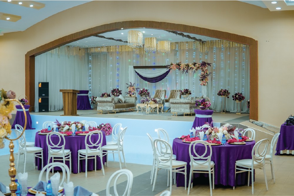 Banquet stage and dining